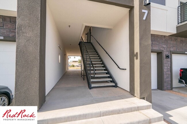 Foto del edificio - Spacious 3 Bedroom Unit in Desert Color With Pool & Lagoon Access