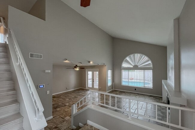 Foto del edificio - Modern Comfort with Pool & Spa in The Lakes – Solar Equipped Home