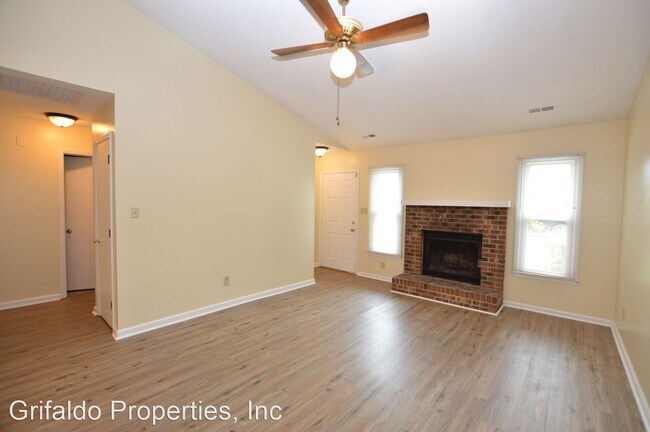 Building Photo - 2 br, 1 bath House - 194 Village Drive