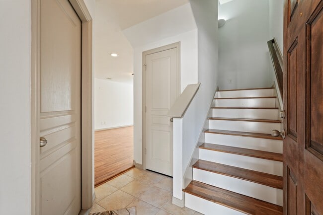 Building Photo - 7903 Bachwood Dr