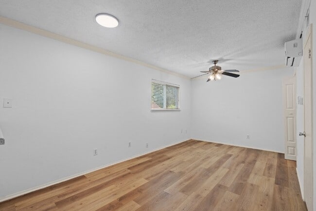 Building Photo - 4105 Speedway, Unit 204