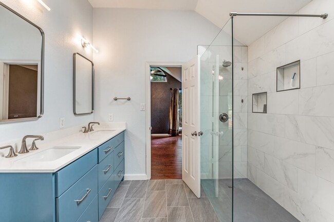Building Photo - Updated 3 Bed, 3 Bath in N. Carrollton.