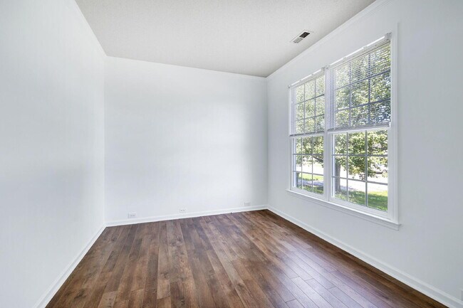Foto del edificio - 707 Southshore Pkwy