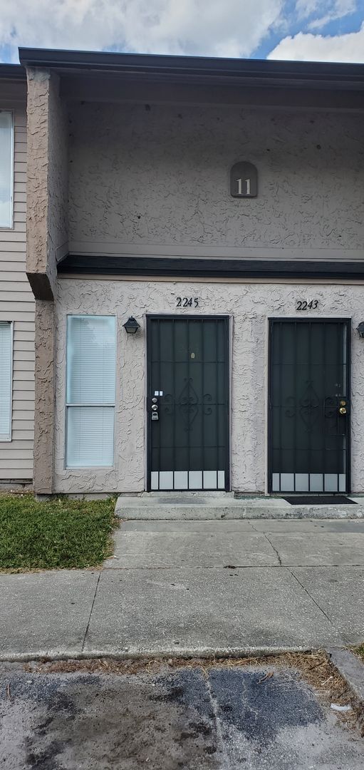 Foto del edificio - Two bedroom town home near the Mall at Mil...