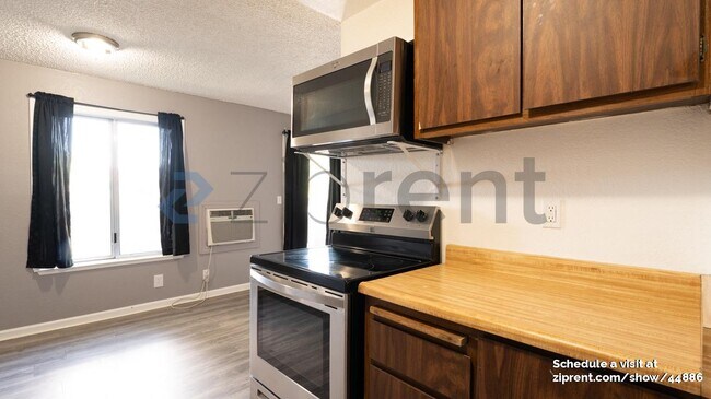 Foto del edificio - 4602 Neil Rd
