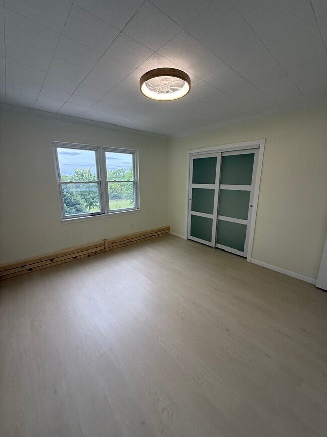 Foto del edificio - 1398 Sleepy Hollow Rd
