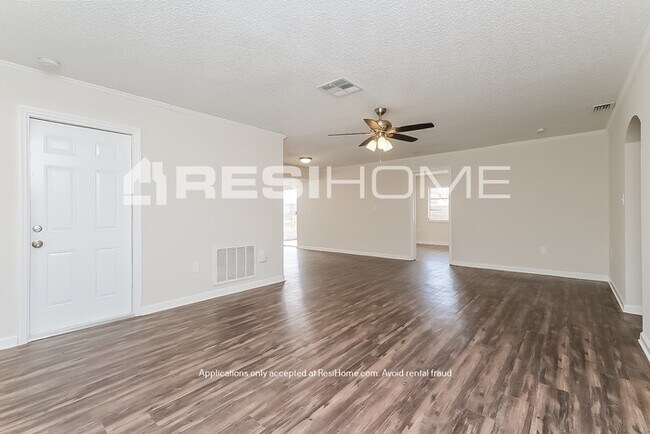 Foto del edificio - 9027 Richwood Ln