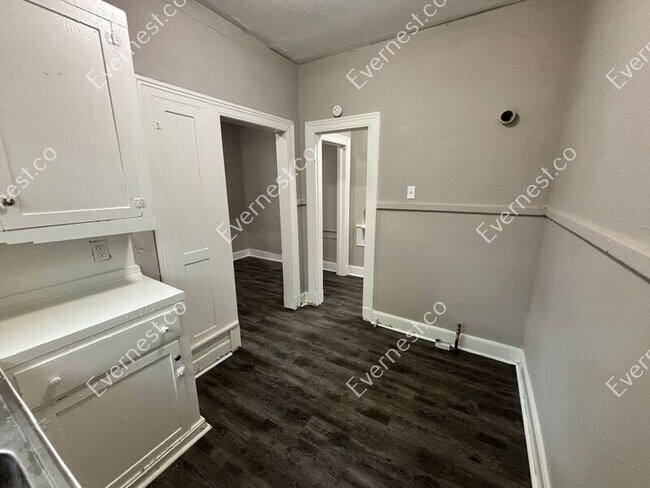 Building Photo - 122 Princeton St