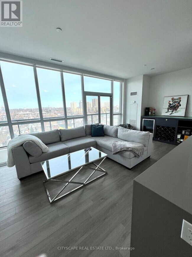 Photo du bâtiment - 1603-1603 Eglinton Ave W