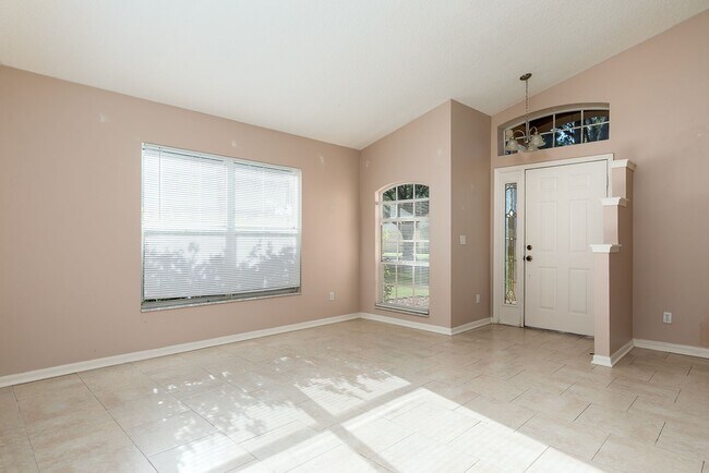 Foto del edificio - HEATHROW 3 BDRM HOME READY NOW!