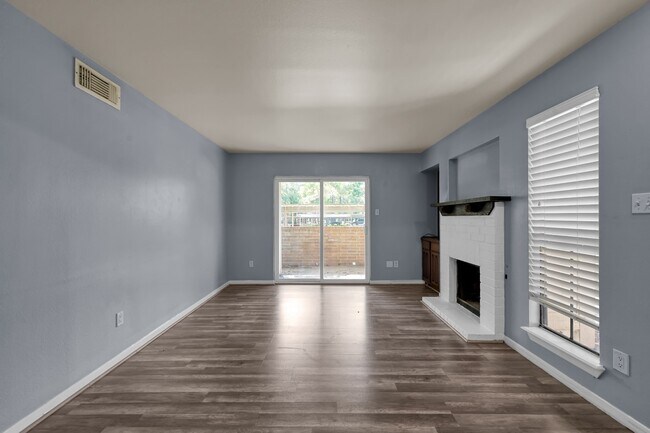 Building Photo - 3500 Tangle Brush Dr