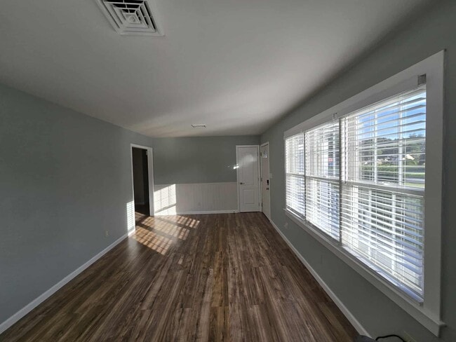 Foto del edificio - 18344 Locust Ln