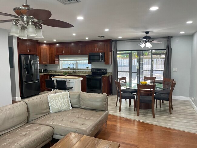 Foto del edificio - 2620 NE 19th St