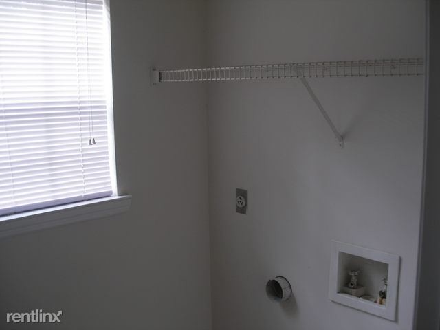 Building Photo - 2 br, 2 bath 4plex - 7725 Johnny Mercer Bl...
