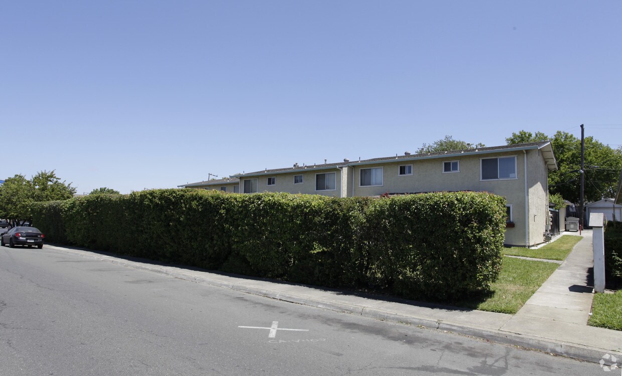 Primary Photo - 660-690 Lincoln Rd E