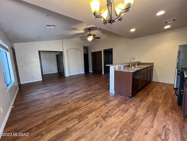 Building Photo - 2501 S Pantano Pkwy