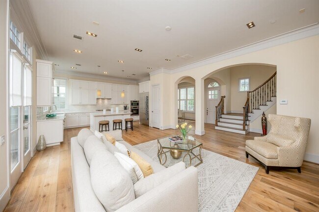 Building Photo - 5410 Alder Cir