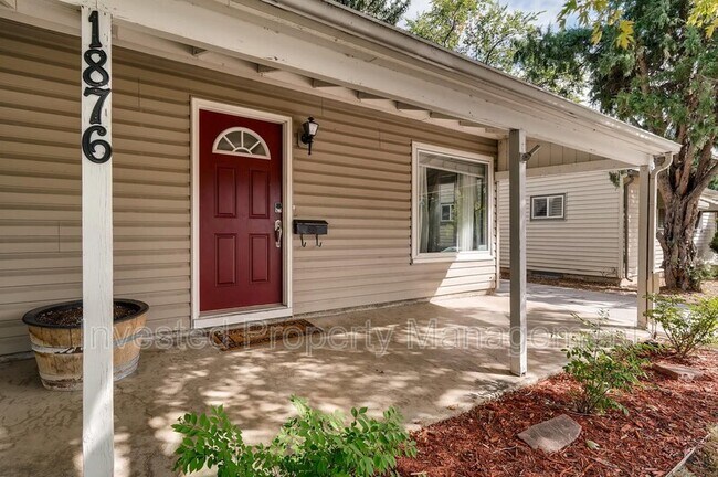 Photo - 1876 S Dahlia St House