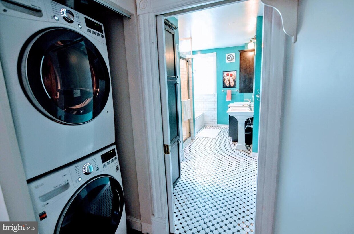Foto principal - 324 A St NE
