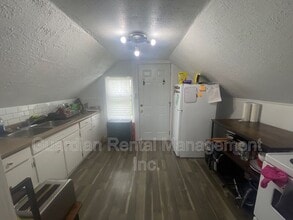 Building Photo - 216 Ontario St