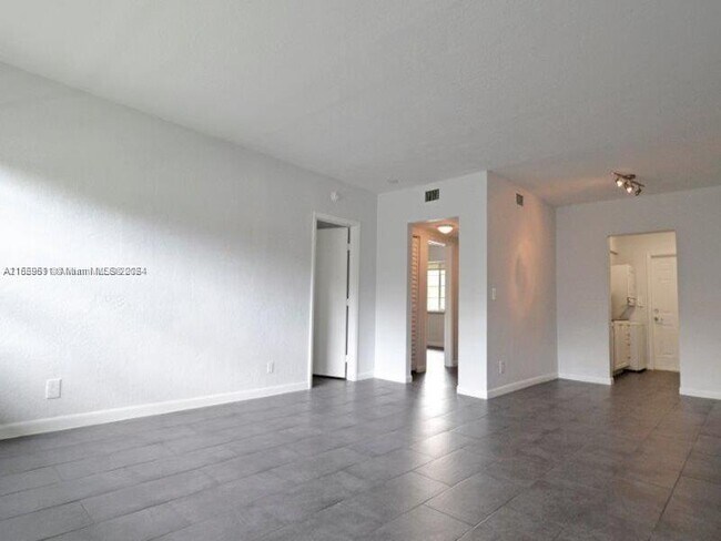 Building Photo - 350 S Shore Dr