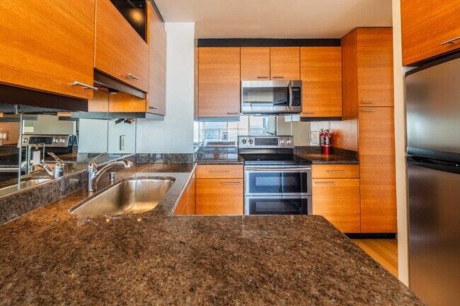 Building Photo - 2200 Sacramento St