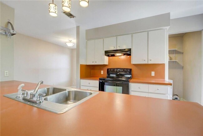 Photo - 1305 Lorrain #E Townhome