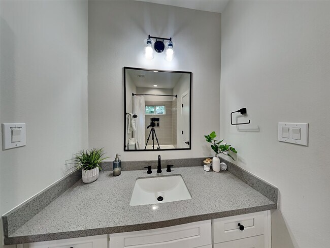 Foto del edificio - 850 Elkhart St