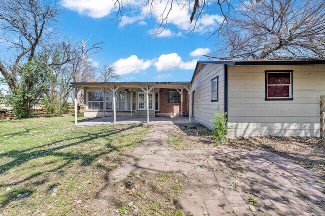Foto del edificio - AVAILABLE NOW; APPLY AT OUR WEBSITE TODAY!! (SECTION 8 ACCEPTED)