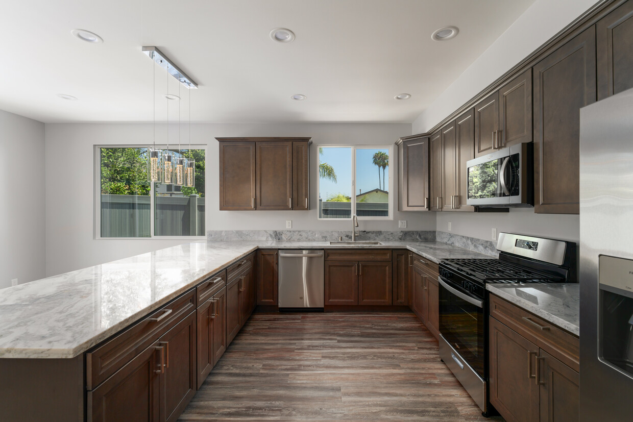 Kitchen - 5122 Los Robles Dr