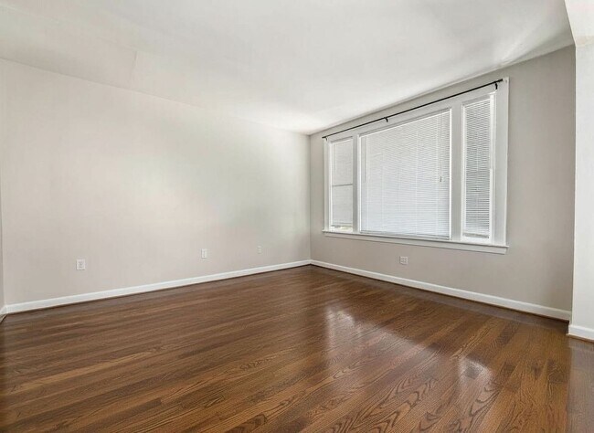 Foto del edificio - 227 E Northwood Ave