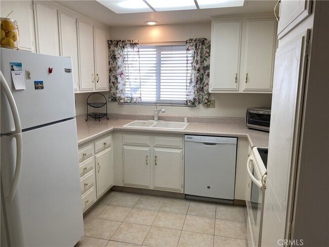 Building Photo - 2405 Via Mariposa W