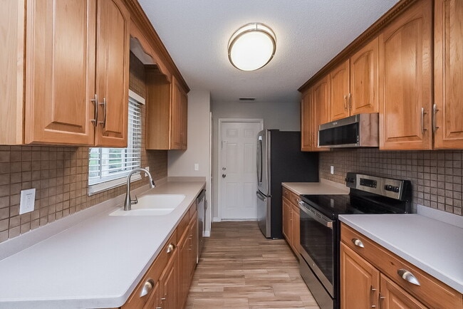 Building Photo - 1111 Tuxford Dr