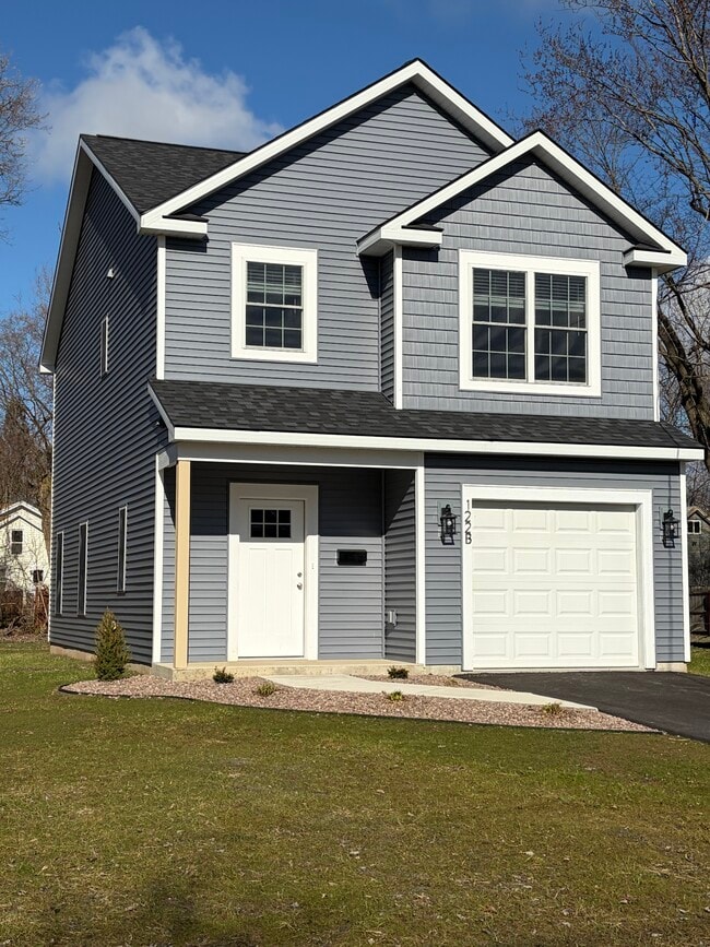 Building Photo - 122 Memphis St