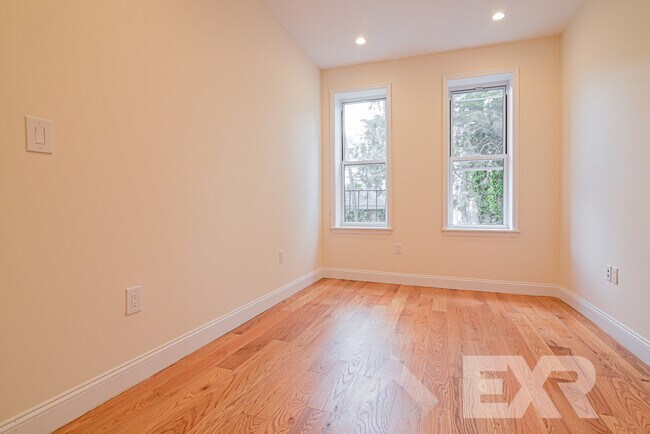 Building Photo - 1487 E 34th St