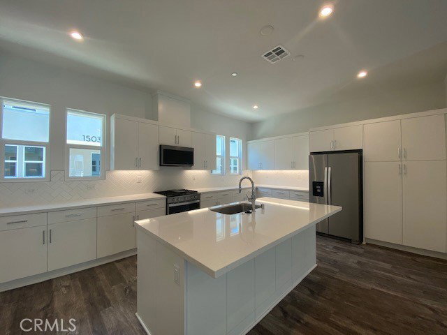 Building Photo - 1411 W Cara Dr