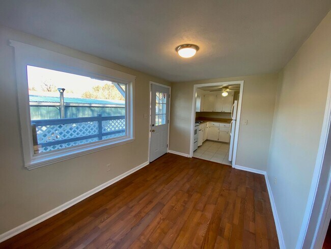 Building Photo - West AVL - Just off Smokey Park Highway, R...