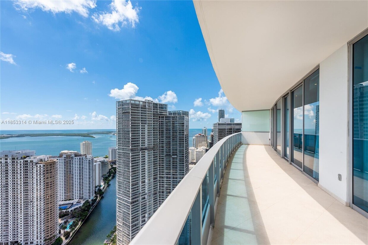Primary Photo - 200 Biscayne Blvd Way