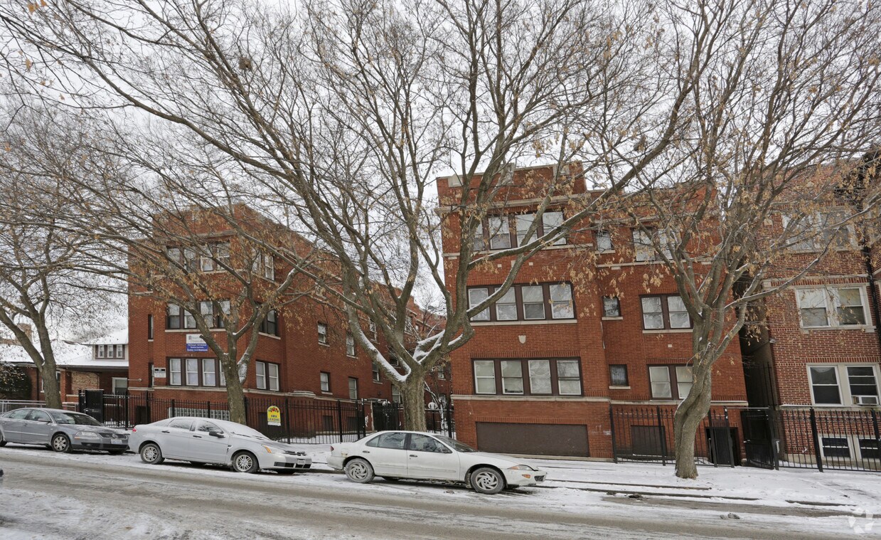 7237 - 7239 S Bennett Ave - 7237-7243 S Bennett Ave