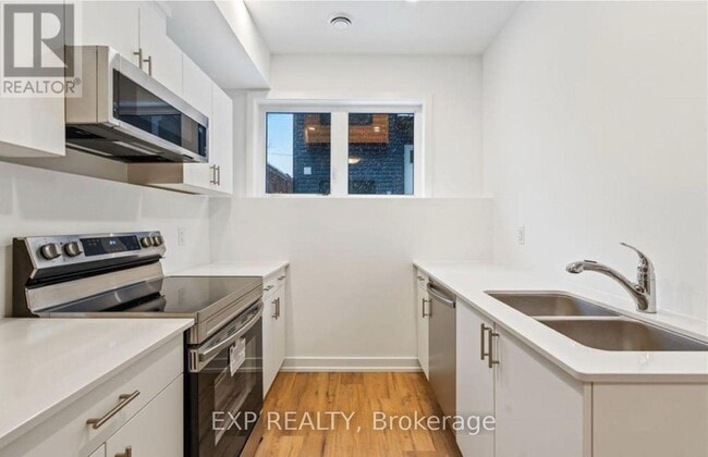 Building Photo - 781 Clare Ave