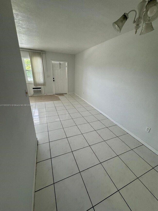 Building Photo - 1451 NE 170th St