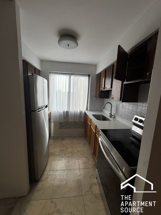 Foto del edificio - 6250 N Kenmore Ave