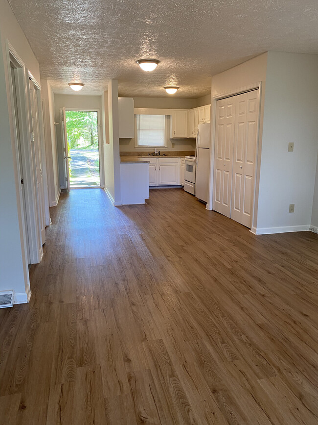 Building Photo - Laurel Lane Unit A