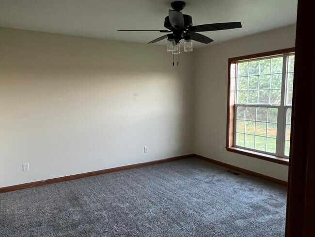 Building Photo - 284 Ridge Rd