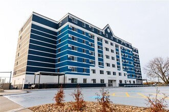 Building Photo - 101 Cedar St