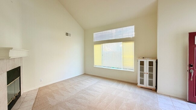 Foto del edificio - 400 McDonnel Rd