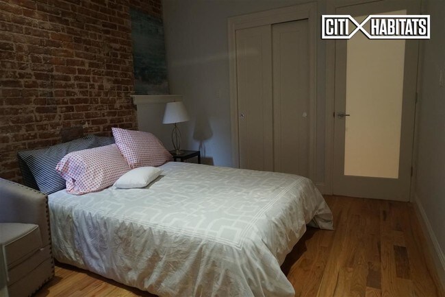 Foto del edificio - 484 E 74th St
