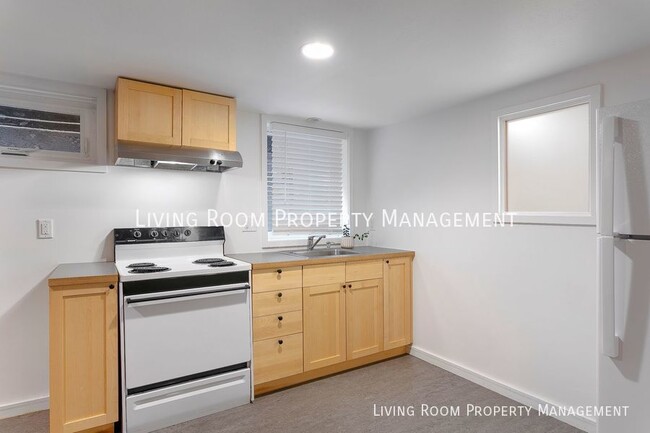 Building Photo - All Utilities Included In This Spacious St...