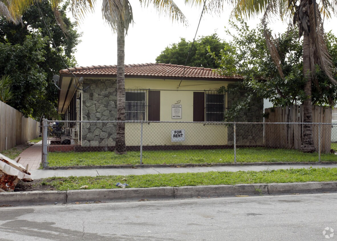 Building Photo - 976 NW 6th St