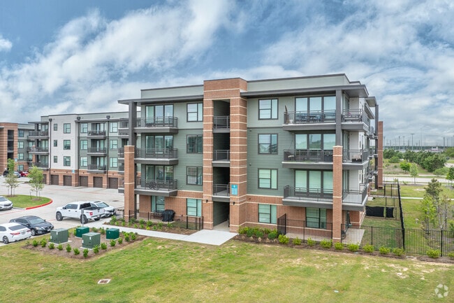 Building Photo - Starling At Bridgeland